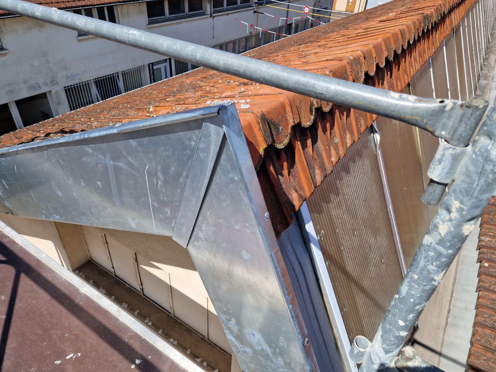 Habillage de bandeau bois en zinc